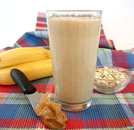 Smoothie with Peanut Butter & Oatmeal for Breakfast