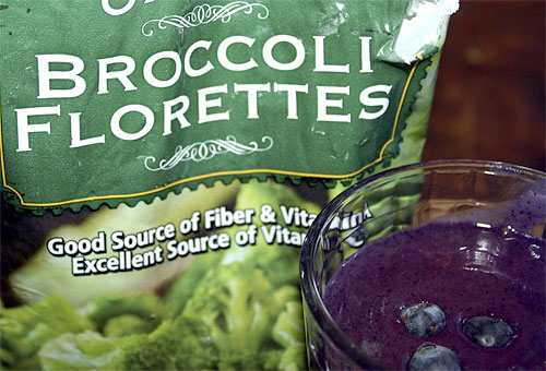 Broccoli Blueberry Smoothie with Yogurt